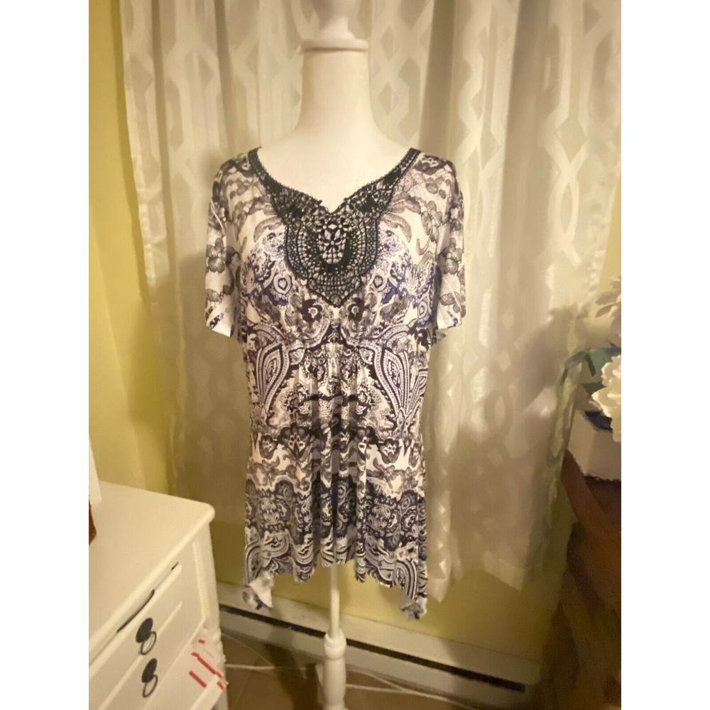 World Unity Womens Embroidered Rhinestone Tunic Top Sz XL Short Sleeve
